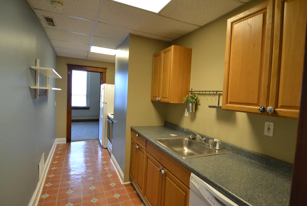 106 W McPherson- Apt A