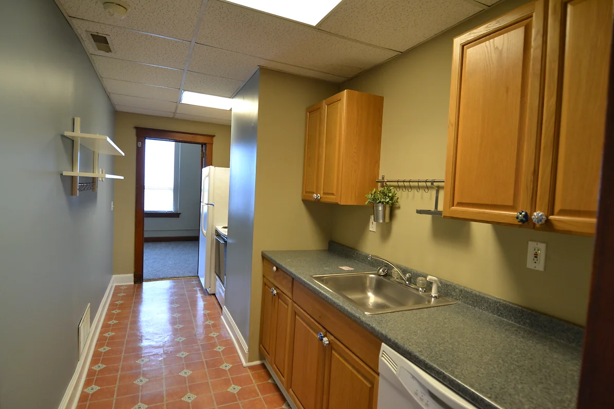 8b4db3_7c0914c932fa4490be3d6953332e1666_mv2_d_4608_3072_s_4_2 106 W McPherson- Apt A